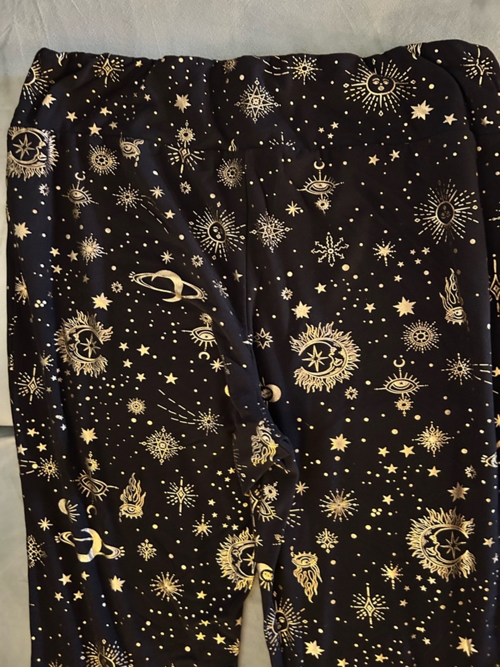 No Boundaries Black & Gold Celestial Print Juniors Flare Leggings Yoga Pants - Picture 3 of 5